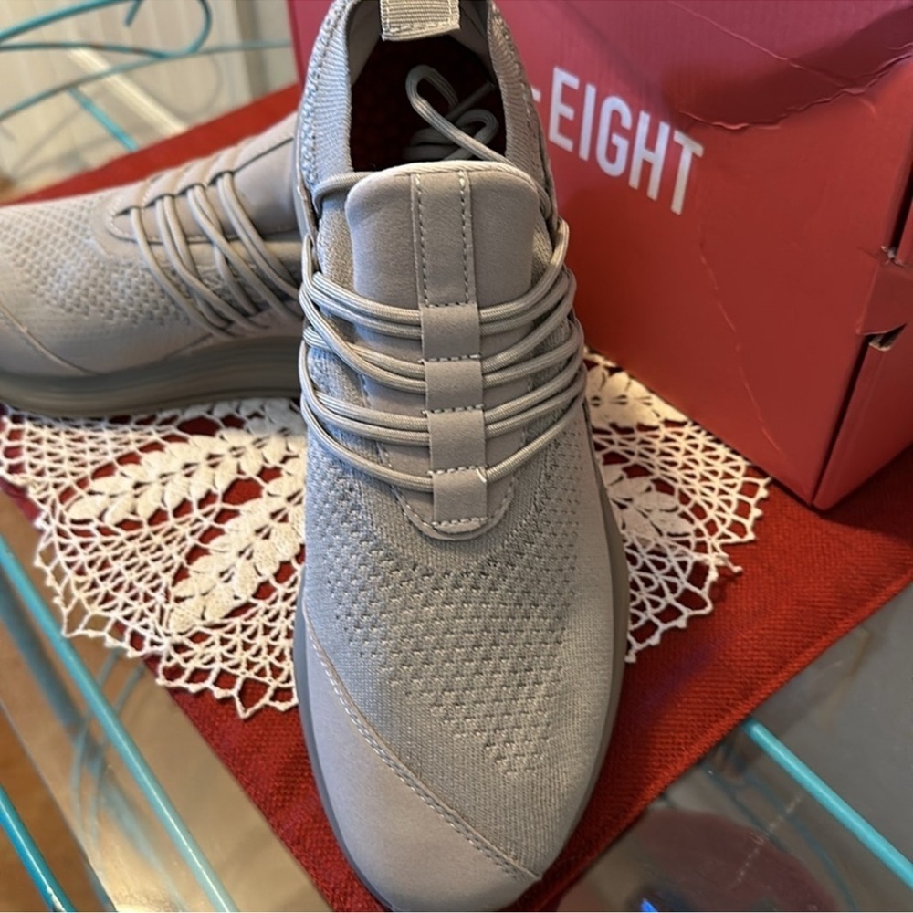 New in box Lane-Eight Sneakers. Womens 8.5/mens size 7. 1017. - Picture 3 of 6
